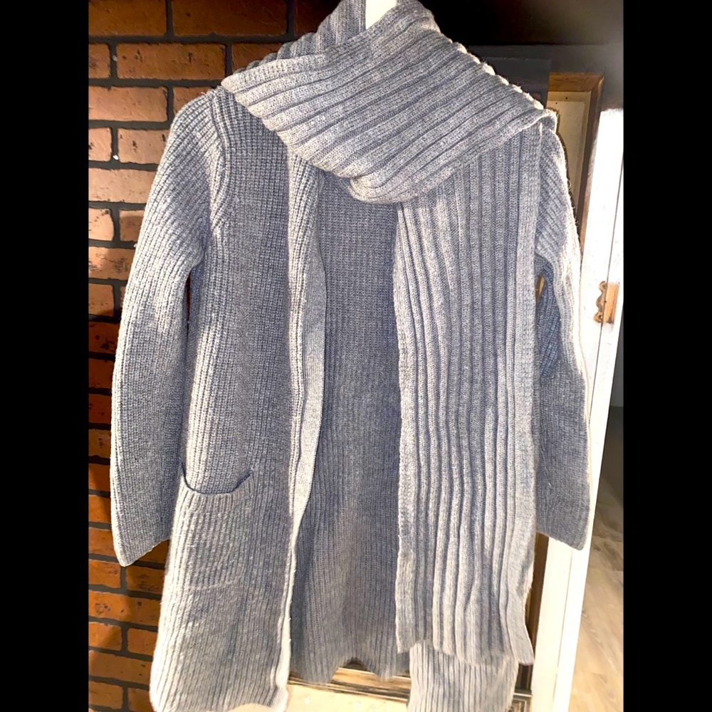 Club Monaco Long Sweater with attached scarf look size Medium Gray